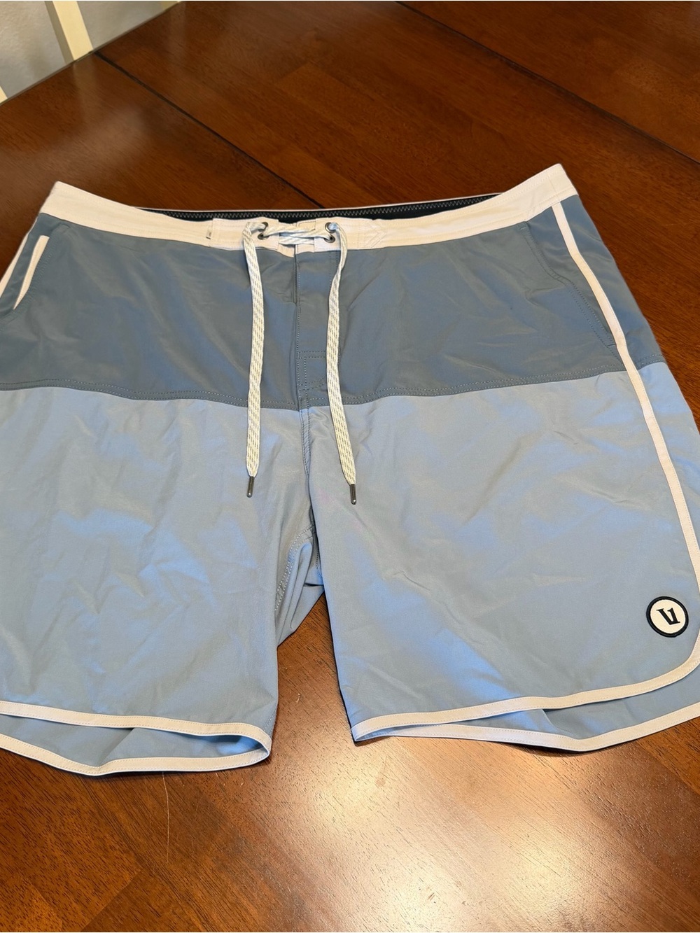 Vuori Cruise Board Shorts Men's 38 Swim Trunks Blue Colorblock 2-Toned V314